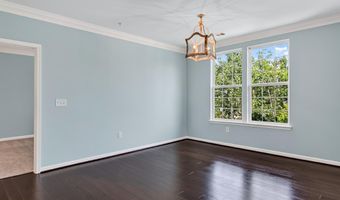 4950 BRENMAN PARK Dr 308, Alexandria, VA 22304