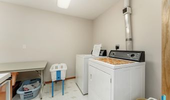 412 E Meadowlark Cir, Brandon, SD 57005