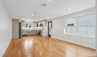 14 Redwood St, Bergenfield, NJ 07621