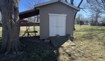 905 S Griffith Ave, Aurora, MO 65605