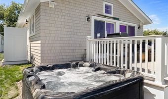17 Goose Island Rd, Narragansett, RI 02882