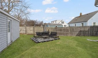 4 Halsey Ave, Middletown, RI 02842