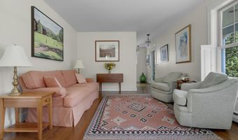 2 Sunnyfield Ln, Falmouth, ME 04105