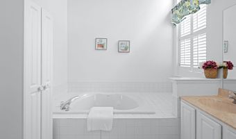 2 Woodlake Ct, Barnegat, NJ 08005