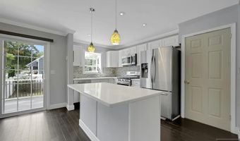 556 Sandra Pl, Teaneck, NJ 07666
