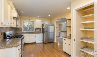 530 Crowfields Ln, Asheville, NC 28803