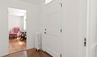6 Baldwin Rd, Middletown, RI 02842