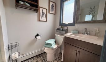 38 Hilltop Ave Cottage, Middletown, RI 02842