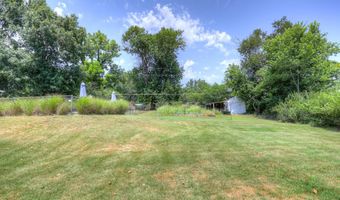 880 Oak Crst, Baxter Springs, KS 66713