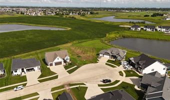 3008 Lakeview Dr SE, Altoona, IA 50009