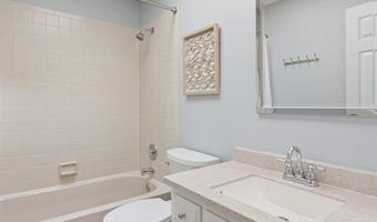 180 Spring Oaks Dr, Ballwin, MO 63011