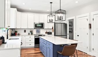 82 Frances St, Asheville, NC 28806