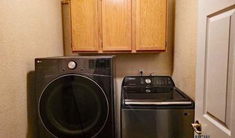 809 Colonial Ct, Carlsbad, NM 88220