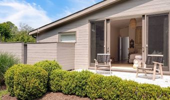 228 Town Ln, Amagansett, NY 11930