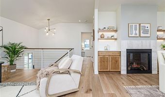 8 Kerins Ter, Newport, RI 02840
