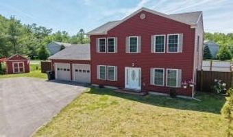 77 Starling Dr, Bangor, ME 04401