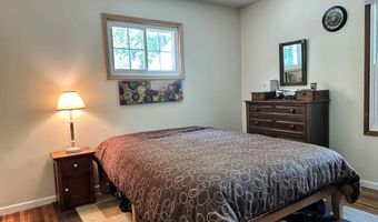 424 Hilltop Rd, Ames, IA 50014