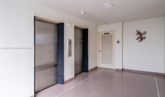 3030 Marcos Dr T-412, Aventura, FL 33160