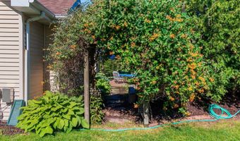 1900 E ORCHARD BLOSSOM Dr, Appleton, WI 54915