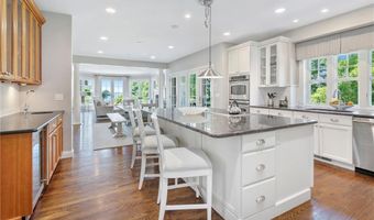 60 Van Wickle Ln, Bristol, RI 02809