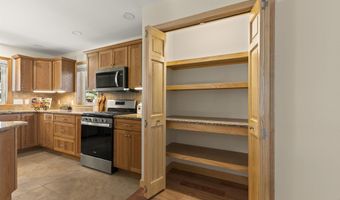 162 Buttonwood Dr, Brattleboro, VT 05301