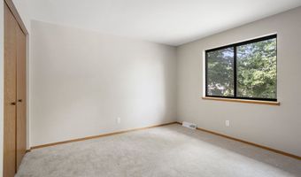 827 E WINDFIELD Pl, Appleton, WI 54911