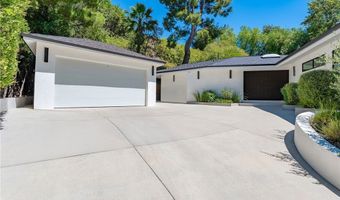 16105 Clear Oak Dr, Encino, CA 91436