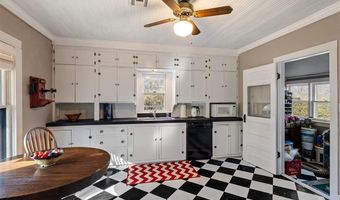 301 E McKinley Ave, Apache, OK 73006