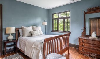 21 Lynwood Rd, Asheville, NC 28804