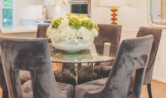 8 CARRIAGE HOUSE Cir, Alexandria, VA 22304