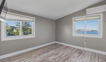 32 Cove Rd W, Bayville, NJ 08721