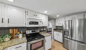800 Eaglebrooke Dr, Ballwin, MO 63021