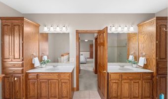 417 E Meadowlark Cir, Brandon, SD 57005