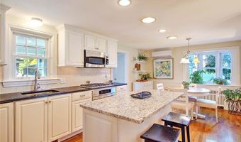 12 Harbour Ter, Cranston, RI 02905