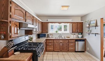 702 N Van Buren St, Auburn, IN 46706