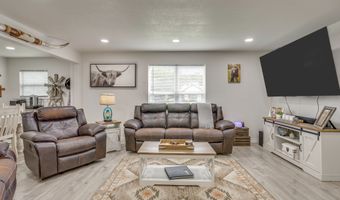 109 W Purdom Ave, Alvarado, TX 76009