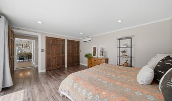 905 N Douglas Ave, Arlington Heights, IL 60004