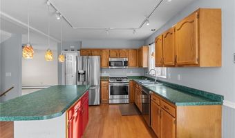 4 Cobble Hill Rd, Lincoln, RI 02865