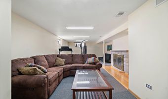 200 N Forest Ct, Addison, IL 60101