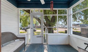 1212 N LEMINWAH St, Appleton, WI 54911