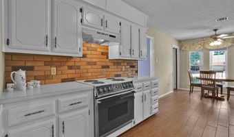 801 Cambridge Dr, Altus, OK 73521