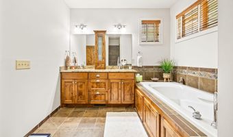 11668 E Laketowne Dr, Albertville, MN 55301