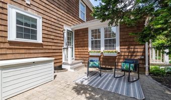 122 Sylvan Dr, East Greenwich, RI 02818