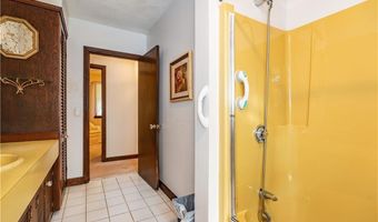 154 Spring Valley Dr, East Greenwich, RI 02818