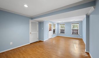 8245 LAMBERTS Ln, Alexandria, VA 22309