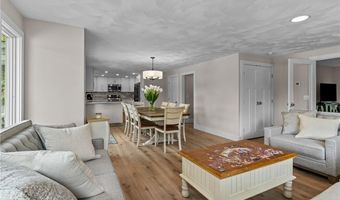 8 Woodsia Rd, Narragansett, RI 02874