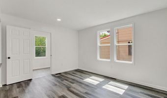 13 E KING St, Abbottstown, PA 17301