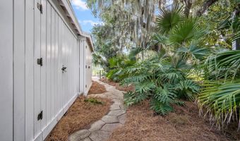 3 Butterfield Ln, Beaufort, SC 29907