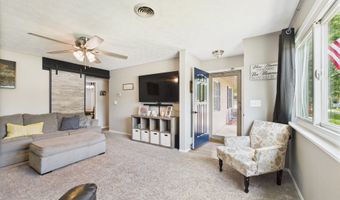 121 Woodland Dr, Hartford City, IN 47348