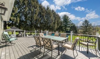 8 E Gate Dr, Alloway, NJ 07418